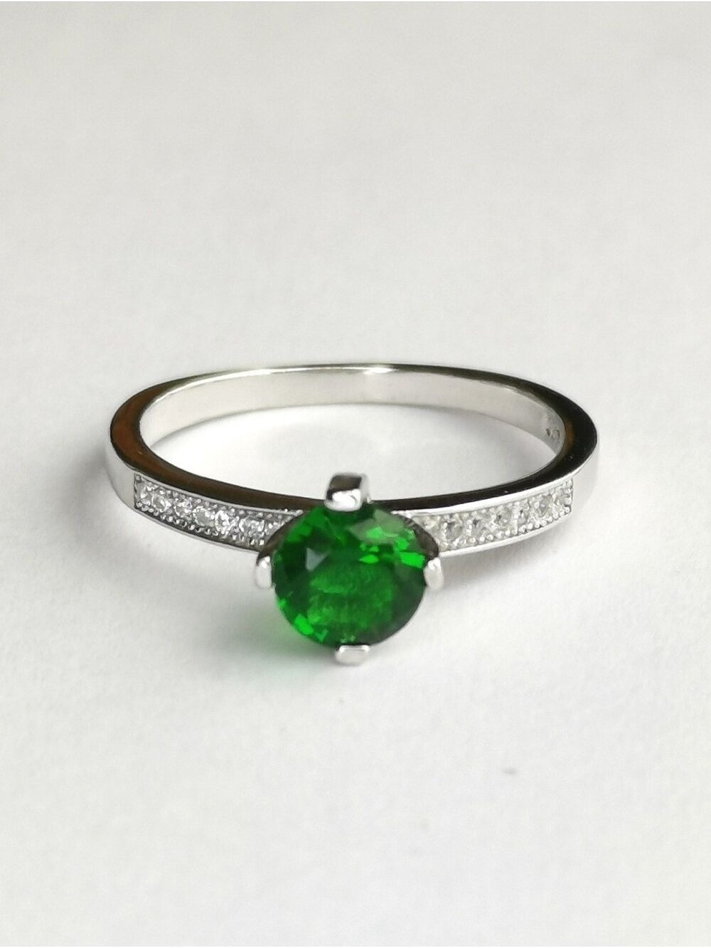 Emerald solitaire ring in Sterling Silver and White Sapphire size 7.75 🆕